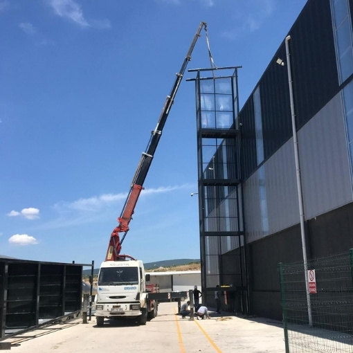 Sepetli Vinç ve Sepetli Platform Kullanımının Endüstriyel Avantajları